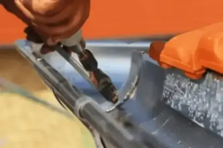 Travaux de zinguerie en zinc réalisés par un couvreur Roaillan